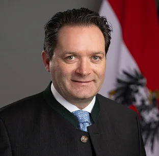 BUNDESMINISTER NORBERT TOTSCHNIG